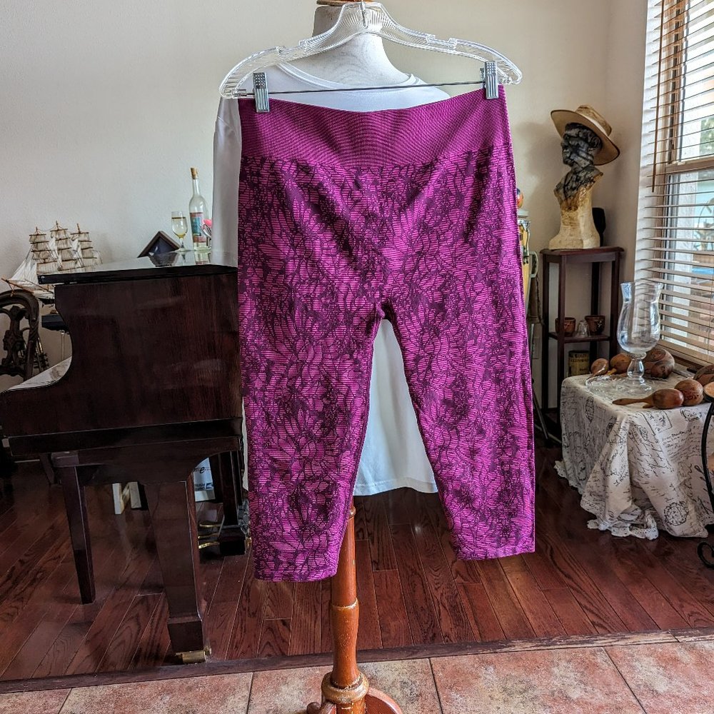 Fabletics Capri Leggings  Sz M